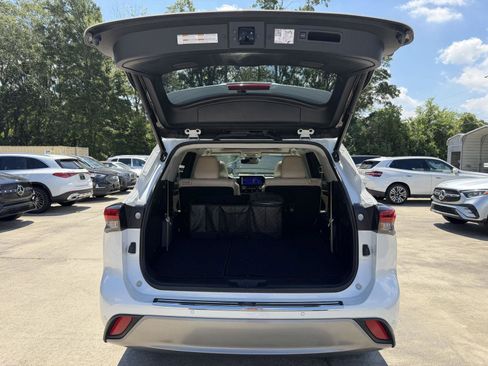Used 2023 Toyota Highlander Platinum FWD image 24