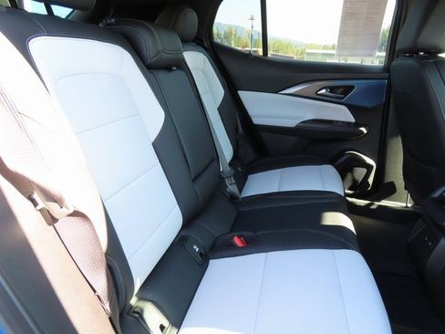 Used 2025 Chevrolet Equinox EV LT w/ Convenience Package II image 36