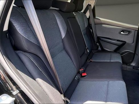 Used 2023 Nissan Rogue SV FWD image 25