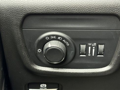 Used 2022 Jeep Grand Cherokee Altitude image 38