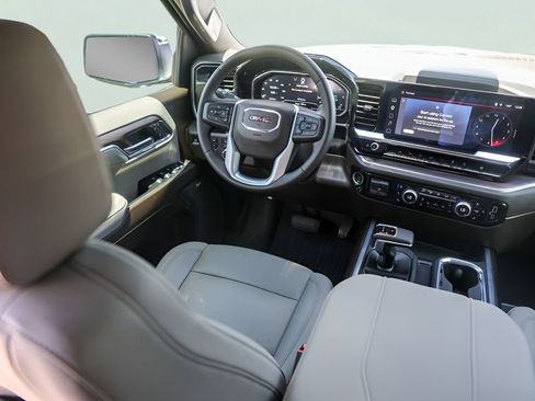 Used 2023 GMC Sierra 1500 SLT AWD/4WD image 30