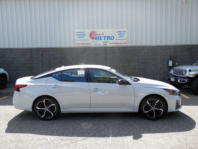 Used 2024 Nissan Altima 2.5 SR FWD image 8