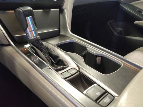 Used 2018 Honda Accord Touring image 25