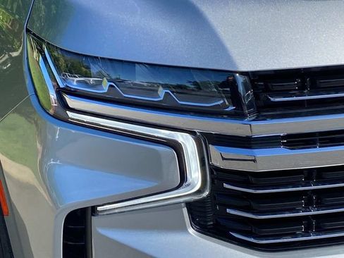 Used 2024 Chevrolet Suburban LT w/ Luxury Package AWD/4WD image 4