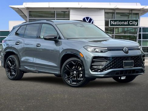 New 2026 Volkswagen Tiguan SE R-Line FWD image 2