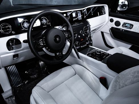 Used 2025 Rolls-Royce Cullinan AWD/4WD image 45