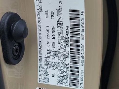 Used 2019 Toyota Tacoma TRD Off-Road AWD/4WD image 32