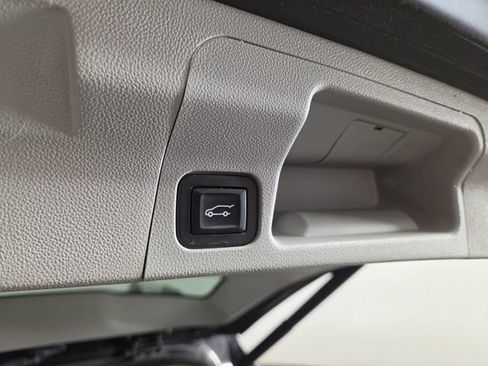 Used 2017 GMC Acadia SLE w/ Driver Alert Package I AWD/4WD image 32