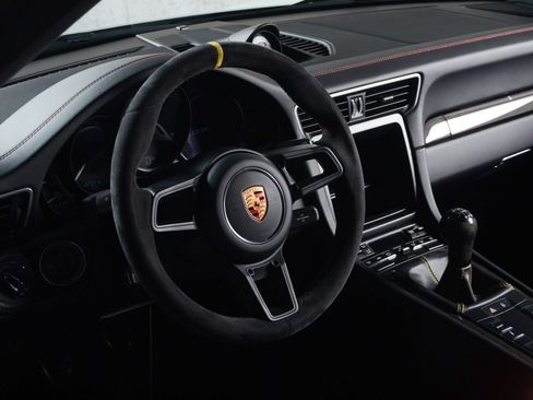 Used 2016 Porsche 911 R image 23