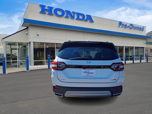Used 2025 Honda Pilot Touring image 5