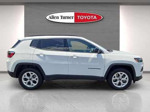 Used 2025 Jeep Compass Latitude AWD/4WD image 5
