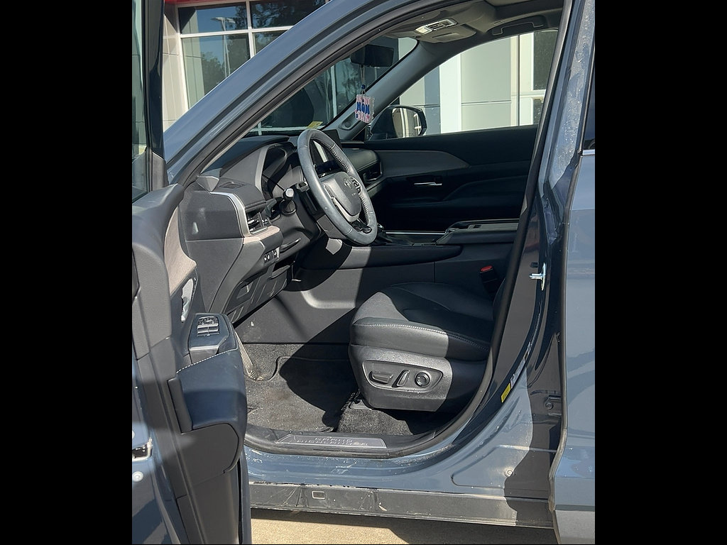 Used 2024 Toyota Grand Highlander AWD image 13