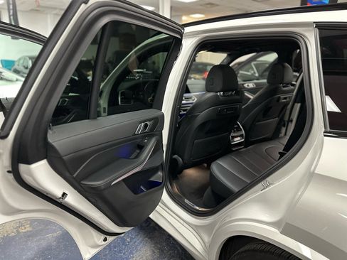 Used 2022 BMW X5 xDrive40i w/ M Sport Package image 40