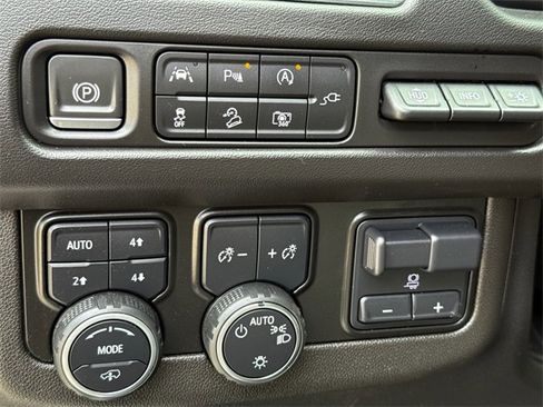 Used 2022 Chevrolet Suburban High Country image 25