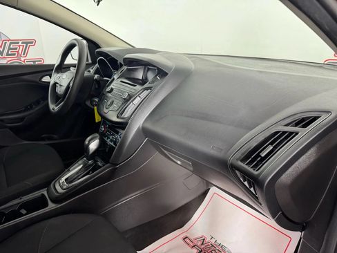 Used 2017 Ford Focus SE FWD image 12