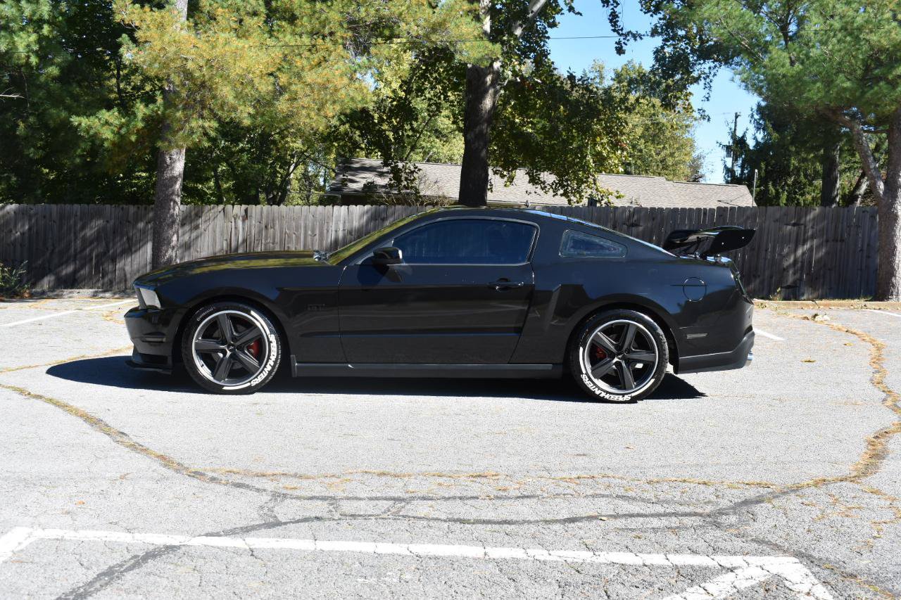 Used 2010 Ford Mustang GT Premium RWD image 3