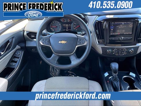 Used 2022 Chevrolet Traverse LS image 5