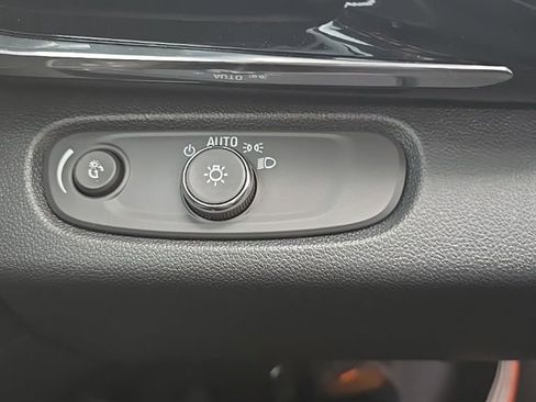 Used 2025 Buick Envista Sport Touring w/ Convenience I Package FWD image 11