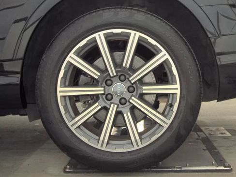 Used 2018 Audi Q7 3.0T Prestige AWD/4WD image 13