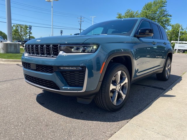 Used 2026 Jeep Grand Cherokee Limited w/ Trailer Tow Package AWD/4WD image 1