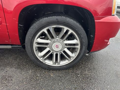 Used 2012 Cadillac Escalade Premium image 42