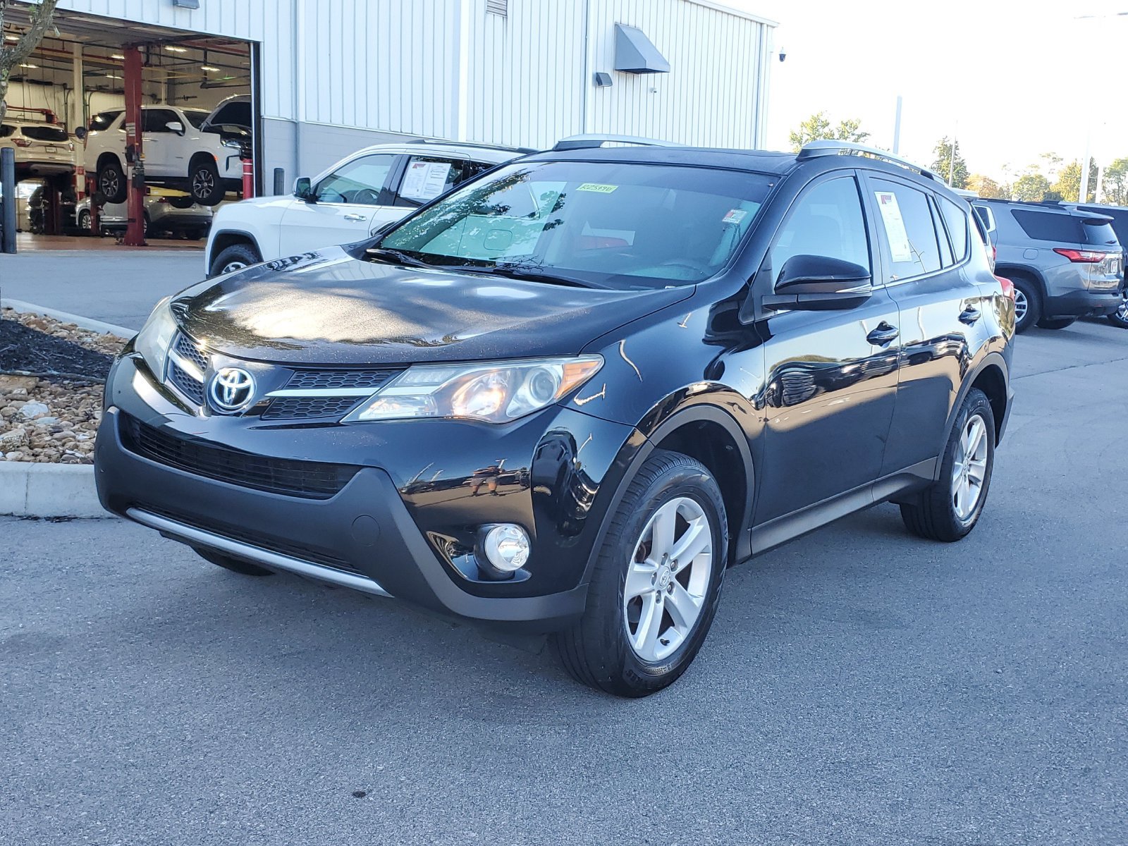Used 2013 Toyota RAV4 XLE AWD/4WD image 2