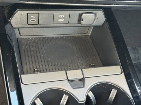 Certified 2023 Toyota Prius LE image 10