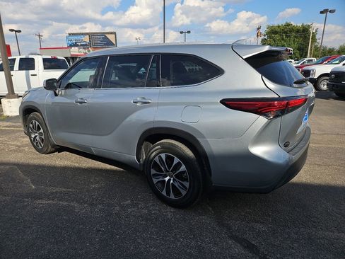 Used 2022 Toyota Highlander XLE image 7
