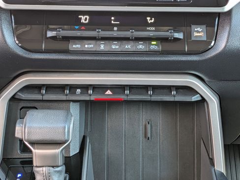 Used 2022 Toyota Tundra SR5 w/ SR5 Convenience Package image 28