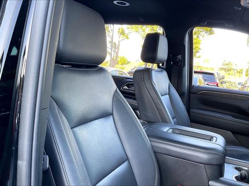 Used 2023 Chevrolet Suburban LT image 7