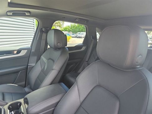 Certified 2025 Porsche Cayenne Base image 5