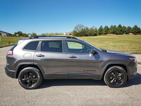 Used 2020 Jeep Cherokee Latitude Plus image 32
