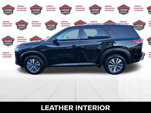 Used 2025 Nissan Pathfinder SL image 2