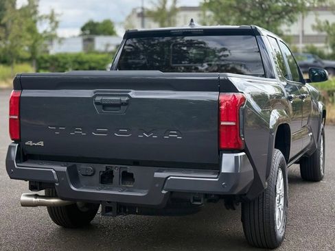 Used 2025 Toyota Tacoma SR5 AWD/4WD image 5