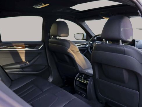 Used 2019 BMW 530e image 32