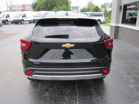 Used 2025 Chevrolet Trax LT w/ Sunroof Package FWD image 26