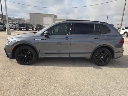 Used 2022 Volkswagen Tiguan SE R-Line FWD image 6