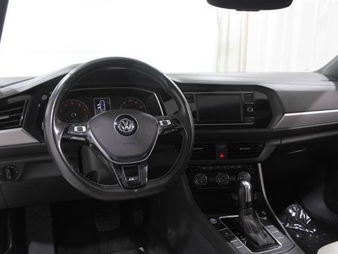Used 2020 Volkswagen Jetta R-Line w/ R-Line Cold Weather Package FWD image 6