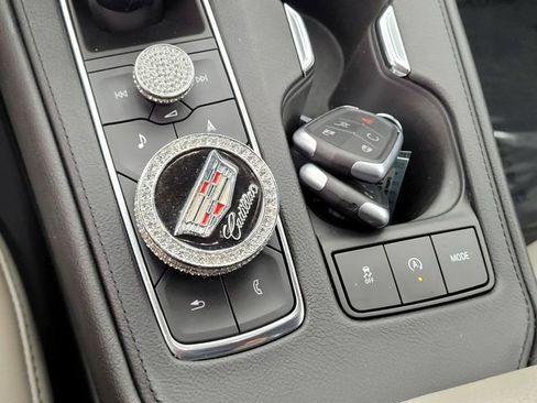 Used 2020 Cadillac XT4 Premium Luxury w/ Technology Package image 13