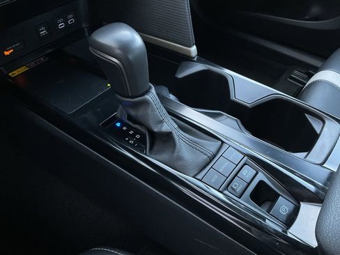 Used 2025 Toyota Camry SE image 35