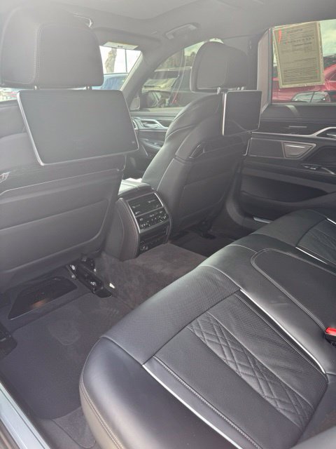 Used 2022 BMW 750i xDrive w/ Executive Package AWD/4WD image 8
