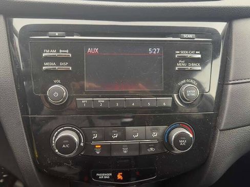 Used 2017 Nissan Rogue S image 14