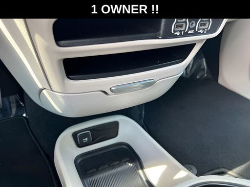 Used 2023 Chrysler Pacifica Touring-L FWD image 52