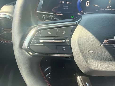 Used 2024 Chevrolet Equinox EV RS FWD image 16