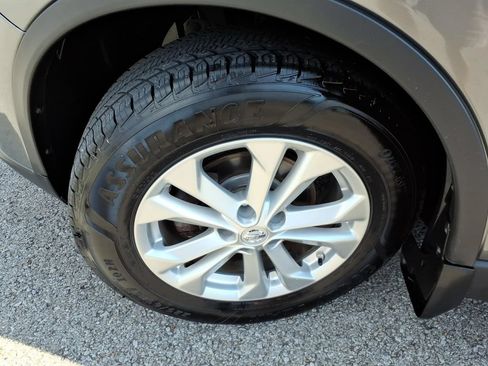 Used 2015 Nissan Rogue SV FWD image 21