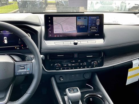 New 2026 Nissan Rogue Platinum w/ Platinum Premium Package image 6