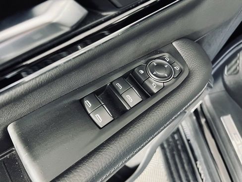 Used 2025 GMC Yukon Denali image 24