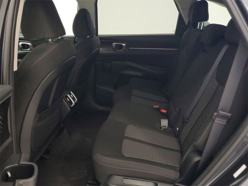Used 2024 Kia Sorento LX image 22