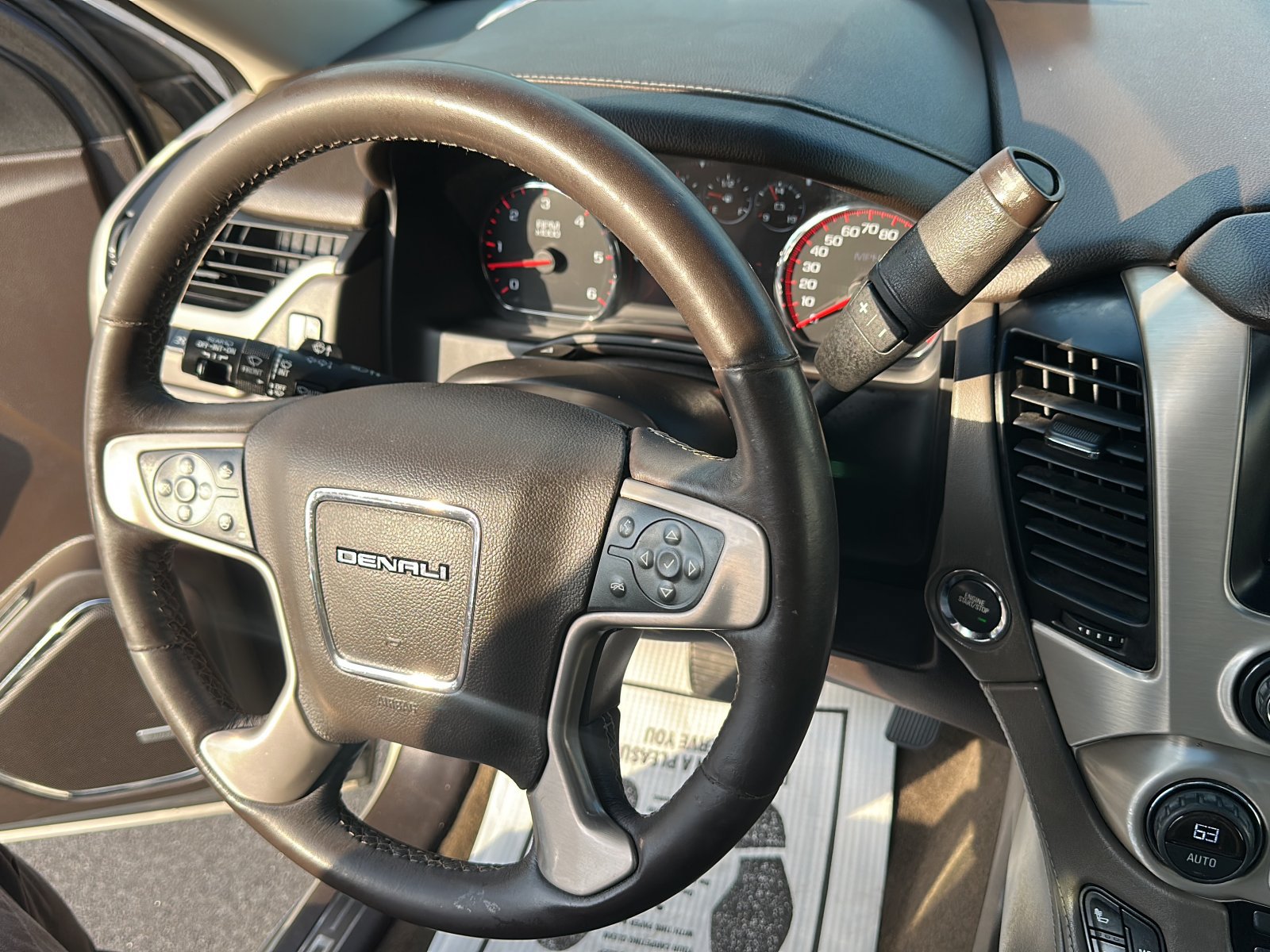 Used 2016 GMC Yukon Denali w/ Open Road Package AWD/4WD image 19