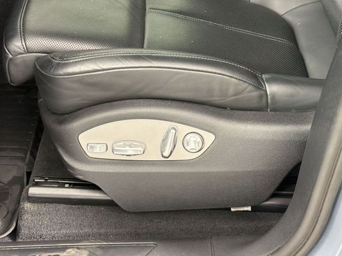 Certified 2024 Porsche Macan AWD/4WD image 16